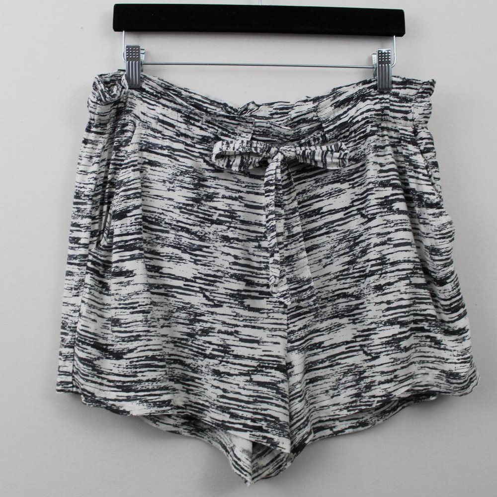 💥⬇️$20 Lou & Grey Gray & White Tie String Shorts
